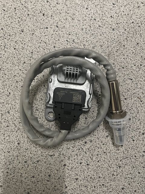 NOX SENSOR DEUTZ VOOR KAT. 04466641