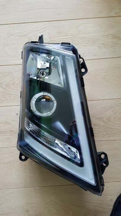 VO FH4 XENON KOPLAMP RH FH16 LOOK DEPO ZONDER BEDIENINGSEENHEID 21221145