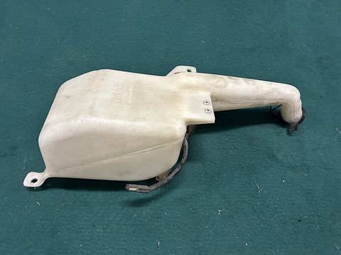 Alfa Romeo 164 windshield washer reservoir