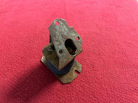 Alfa Romeo 2000 engine mount