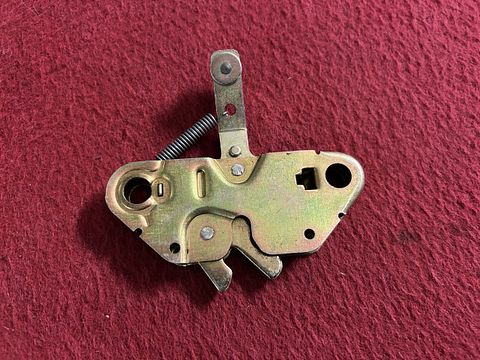 Alfa Romeo 75 / SZ / RZ trunk lock
