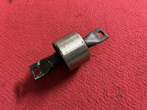 Alfa Romeo 75 achterste versnellingsbaksteun