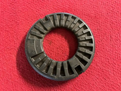 Alfa Romeo 75 rubber veerzitting achter