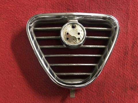 Alfa Romeo Alfetta grille