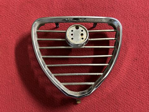 Alfa Romeo Berlina 2000 middengrille