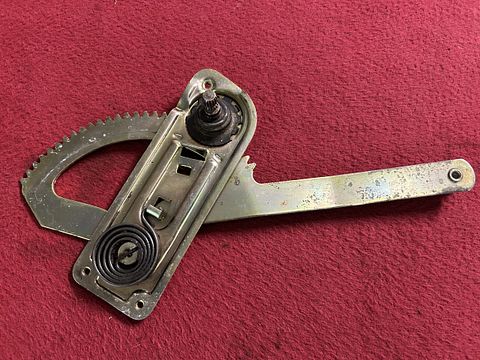 Alfa Romeo Giulia / Berlina 105 series window regulator