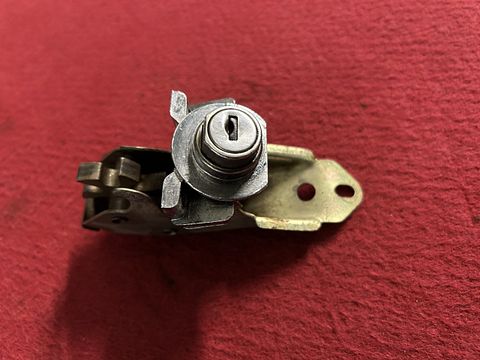 Alfa Romeo Giulia Berlina trunk lock