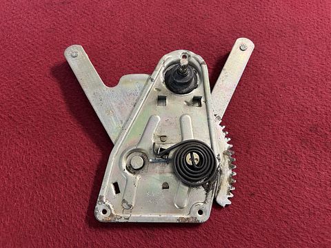 Alfa Romeo Giulia door window regulator