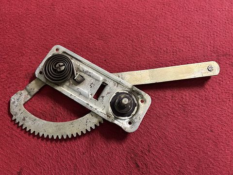 Alfa Romeo Giulia Nuova 115 front door window regulator