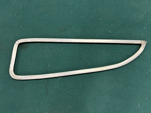 Alfa Romeo TZ1 side window molding