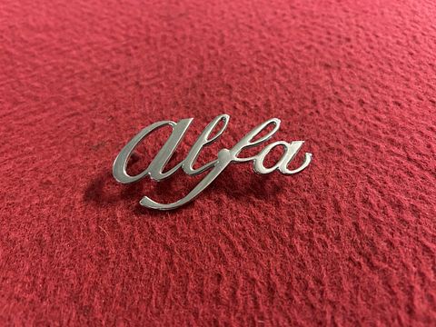 ”Alfa” Romeo Giulia Super embleem