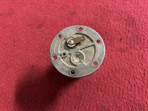 Aston Martin DB4 brandstofmeter