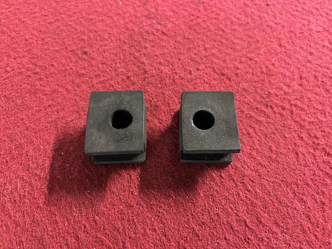 Aston Martin DB4 radiatorsteunrubber