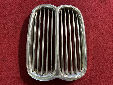 BMW 2800 CS grille