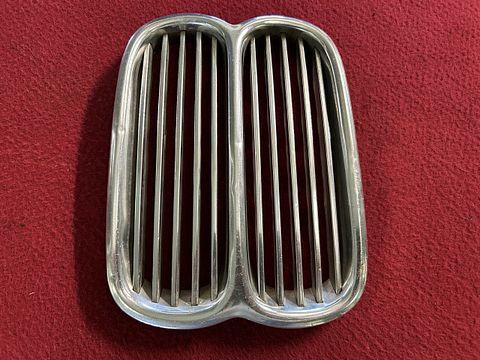 BMW 2800 CS grille