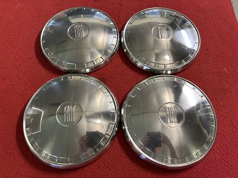 Fiat 1100 R set wieldoppen