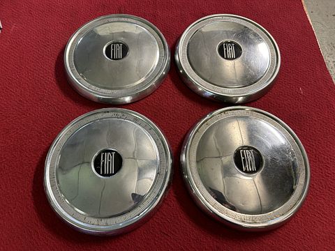 Fiat 1300 / 1500 Sedan set wieldoppen