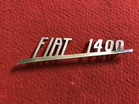 Fiat 1400” kofferbakembleem