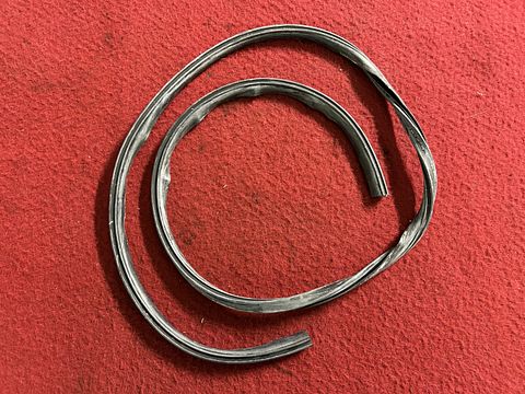 Jaguar E-Type deurframe rubberen afdichting