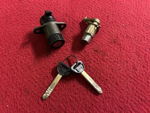 Lancia Beta 2 sloten, 2 sleutels