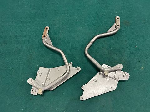 Maserati 4200 GT Spider cabrio cover hinge