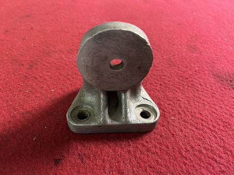 Maserati Indy engine mount