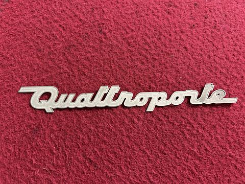 Maserati ”Quattroporte” embleem
