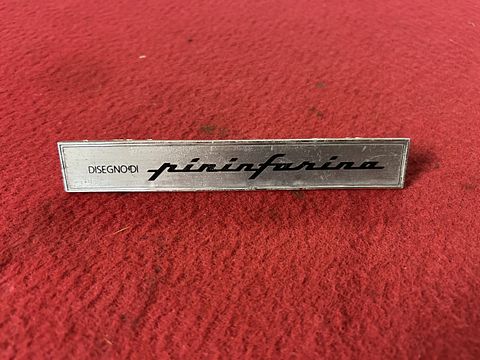 DISEGNO DI pininfarina” embleem