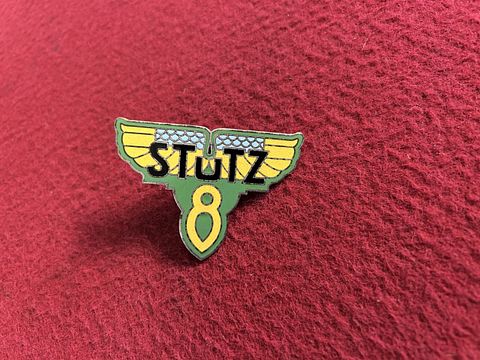 STuTZ8” embleem