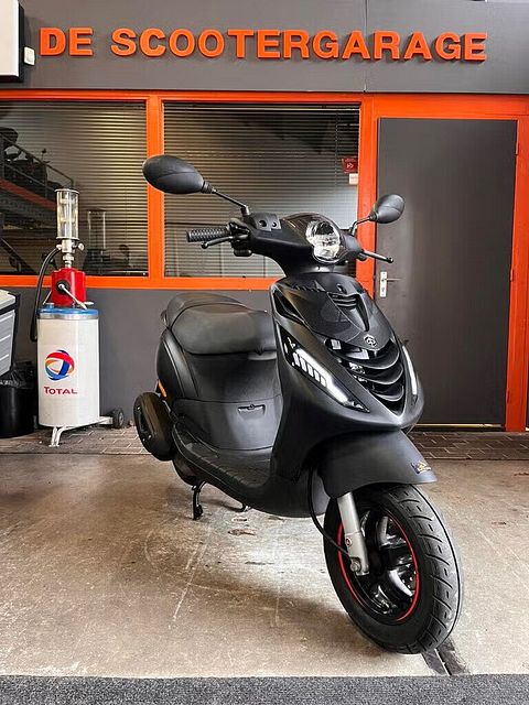 Piaggio Zip brom 45km 2024