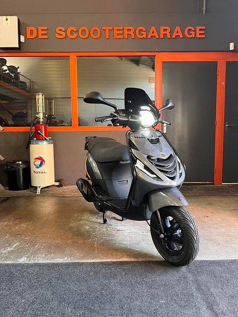 Piaggio Zip Brom 45km e3 SP 2017 FULL Porsche grijs