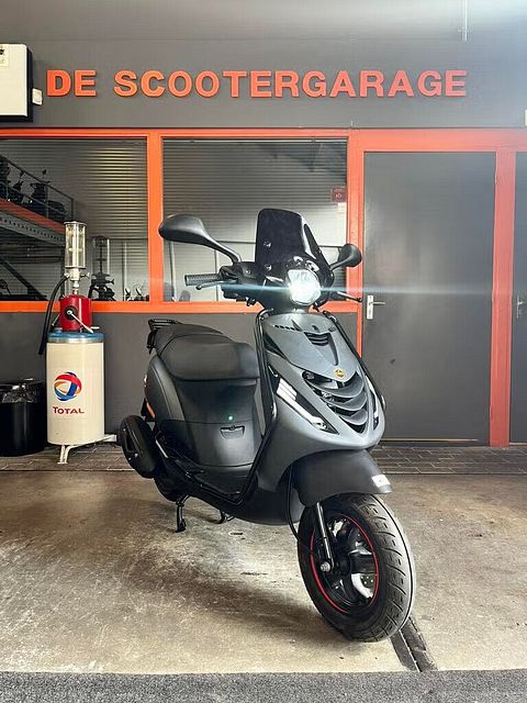Piaggio Zip iget NIEUW brom 45km FULL