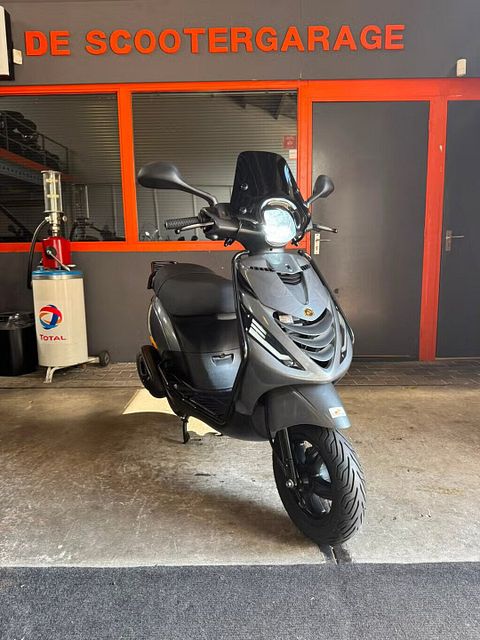 Piaggio Zip Brom 45km e4 SP 2019 FULL Agaat grijs