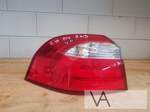 Kia Rio 2012 - 2016 achterlicht links LED nette staat €100