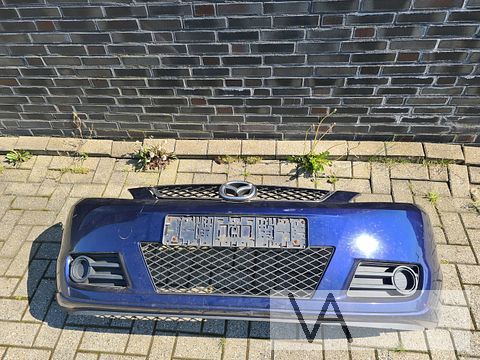 Mazda 5 2005 - 2009 voorbumper nette staat met grille €100