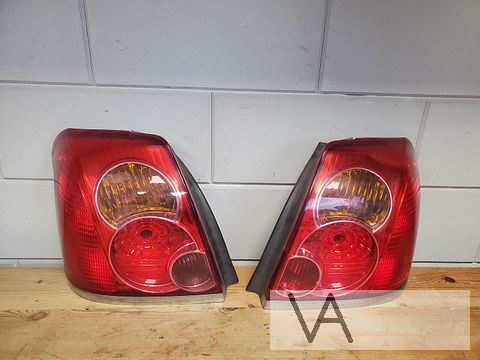 Toyota Avensis T25 2002 - 2009 achterlicht links rechts €70