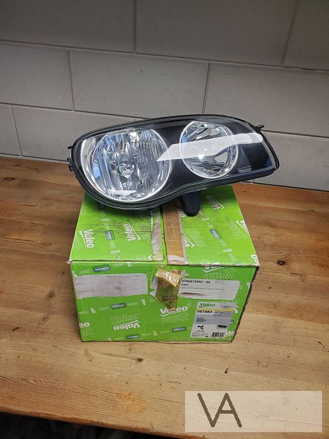 Toyota Corolla 1998 - 2002 koplamp rechts NIEUW in doos €30