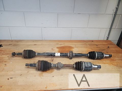 Toyota Auris 2012 - 2018 aandrijfas 1.8 hybrid rechts €40