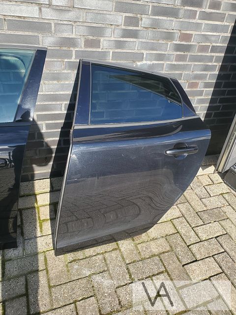 Volvo V40 2012-2019 deur portier links achter zwart 452 €100
