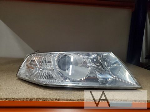 Skoda Octavia 2005 tot 2009 xenon koplamp rechts €99