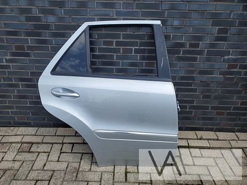Mercedes ML W164 2005 - 2012 deur portier rechts achter €100