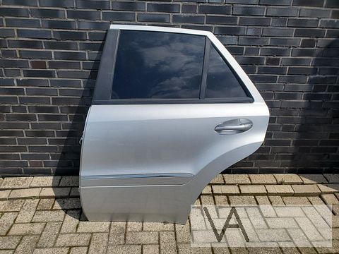 Mercedes ML W164 2005 - 2012 deur portier links achter €100