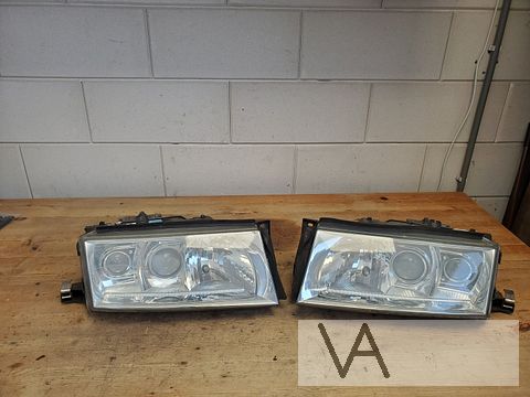Skoda Octavia 1997 - 2005 koplamp links rechts XENON €100/st
