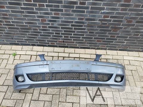 BMW 7 serie E65 facelift voorbumper met pdc  mistlampen €350