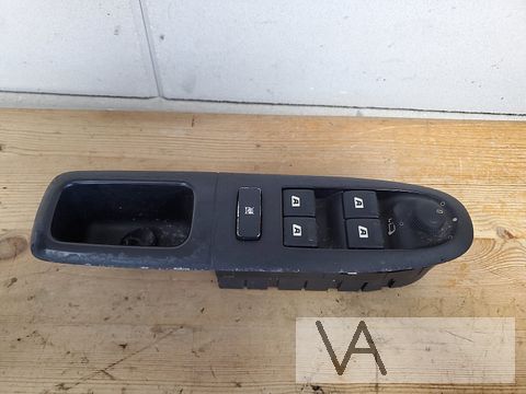Peugeot 607 2000 - 2009 raamschakelaar links voor €150