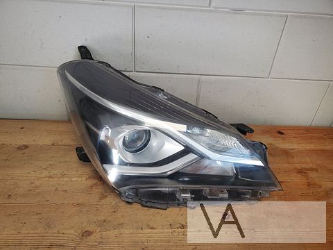 Toyota Yaris 2015 - 2020 koplamp rechts met lens €250