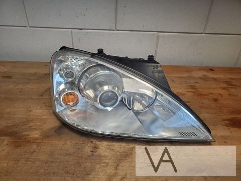 Ford Galaxy 2000 - 2006 xenon koplamp met module rechts €100