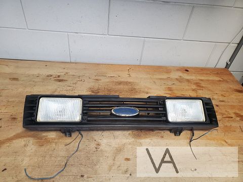 Ford Escort 3 1980 - 1986 grille met mistlampen Hella €100