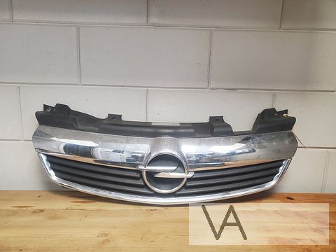 Opel Zafira B 2005 - 2009 grille met chromen rand €30