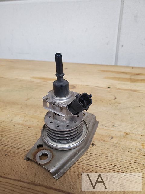 Opel Zafira C 2012 -2019 1.6 diesel adblue injector 55594059